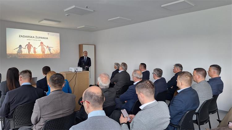 Slika /Ministar Šipić - fotografije/Zemunik 2.jpg